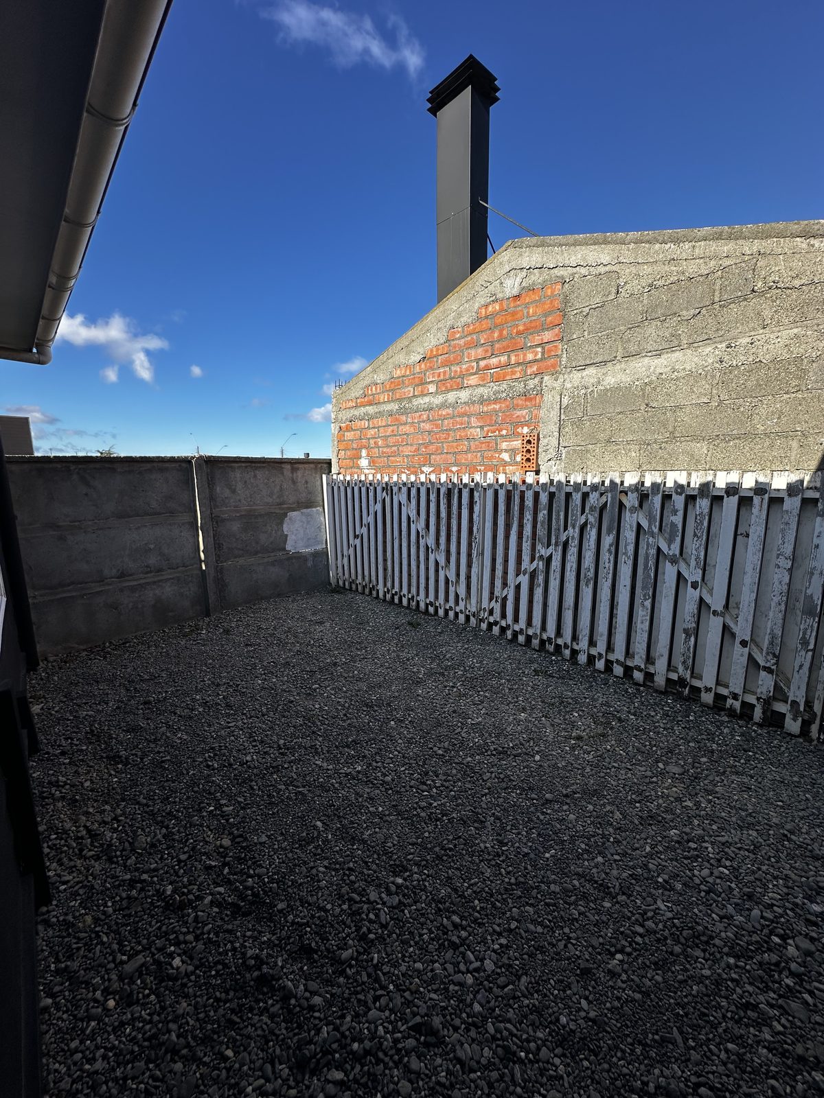 Sala segundo piso con vigas